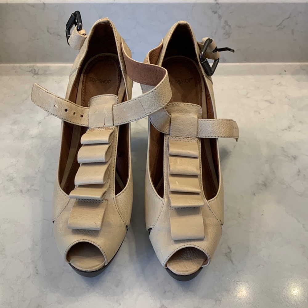 TopShop Ruffled Block Heels - Picture 2 of 5